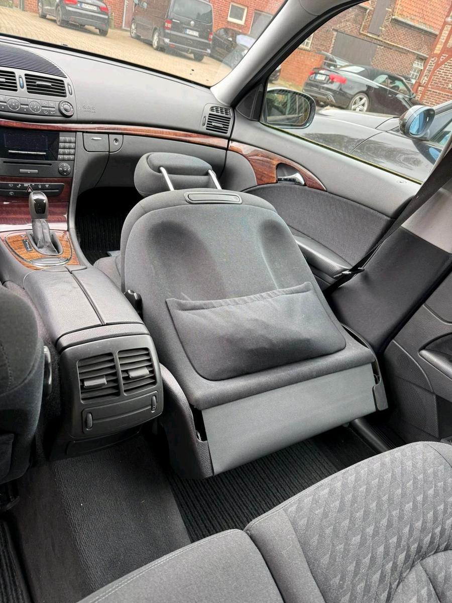Mercedes-Benz E220 2004 — photo 6