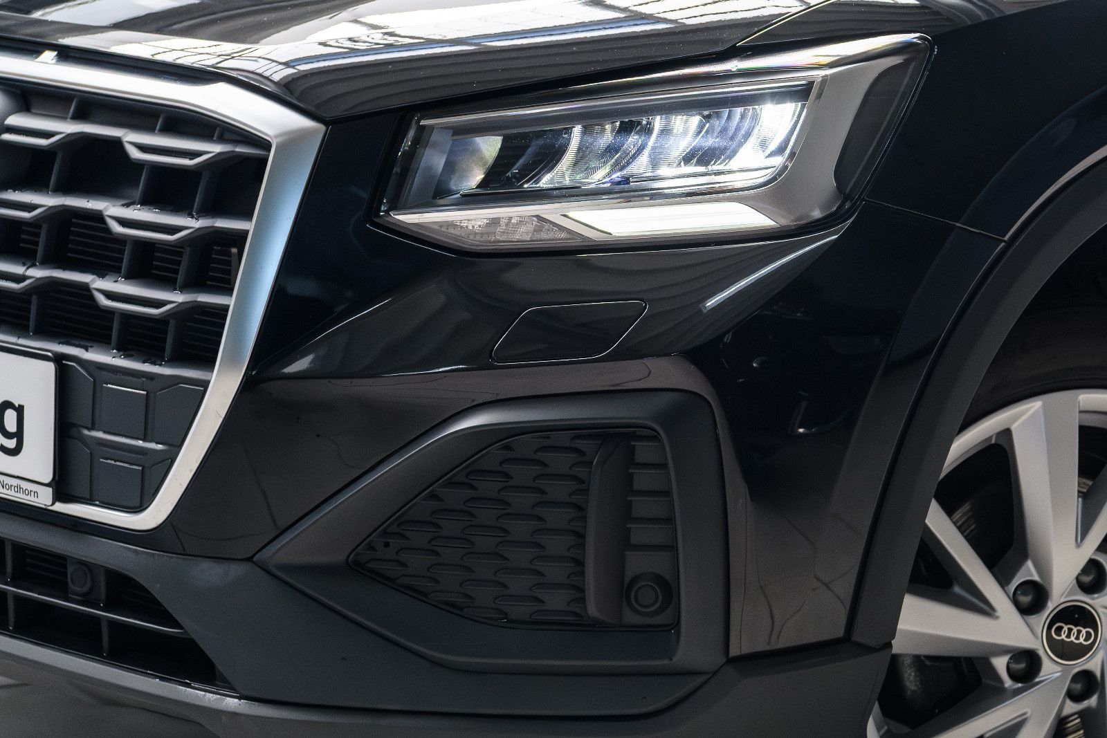 Fahrzeugabbildung Audi Q2 35 TFSI S tronic LED/SZH/RFK/NAVI/GJR