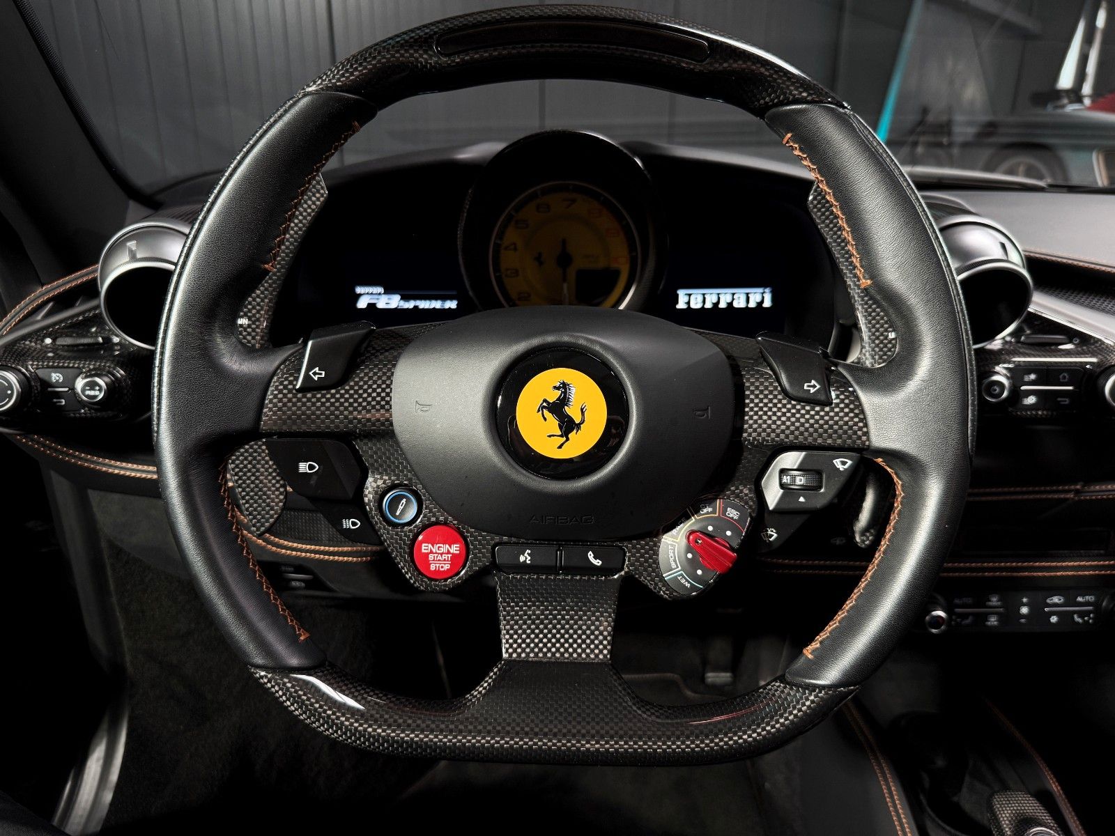 Fahrzeugabbildung Ferrari F8 Spider + Nero Daytona + Carbon + Lift + Garan
