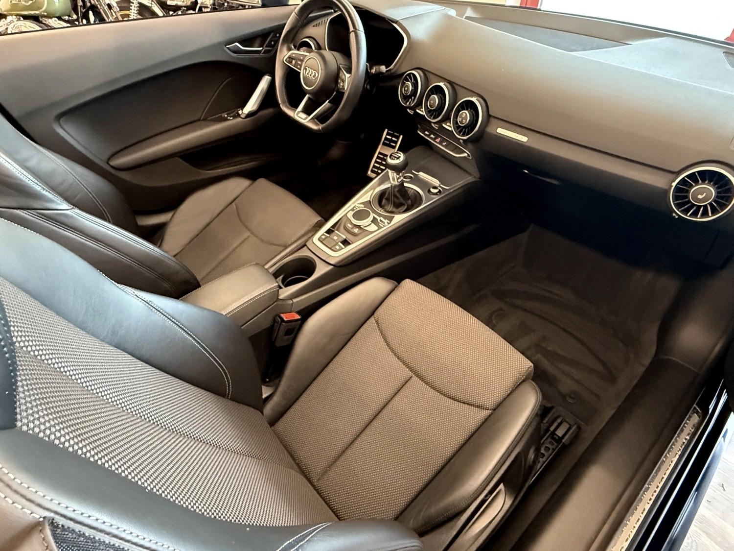 Audi TT Roadster 1.8 TFSI SLine Plus Paket Navi Klima