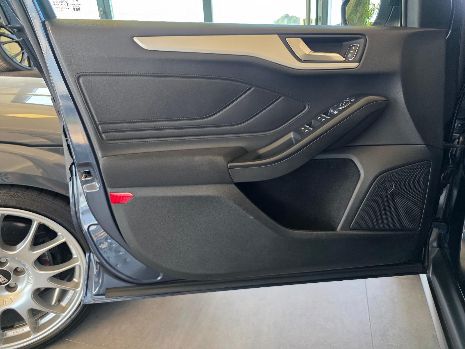 Ford Focus Tur. Titanium*Led*Ahk*Acc*Kamera*Pano*B&O*
