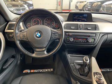 BMW 320d xDrive *NAVI*PDC*SZHZ*BI-XENON*