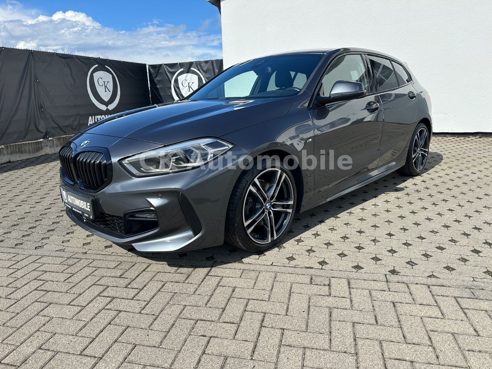 Fahrzeugabbildung BMW 118d M-Sport Shadow-Line/Navi/LED/PDC