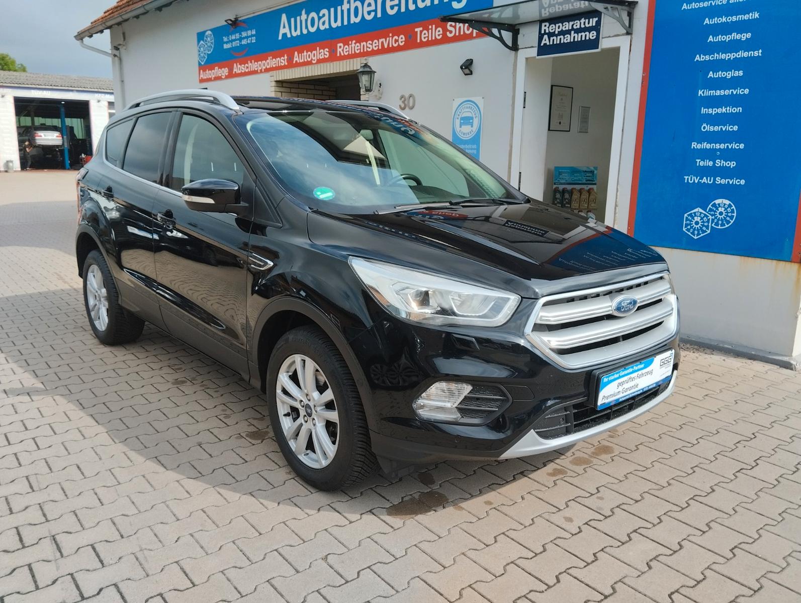 Ford Kuga cool Color aus  2.Hand TÜV-AU 10-2027