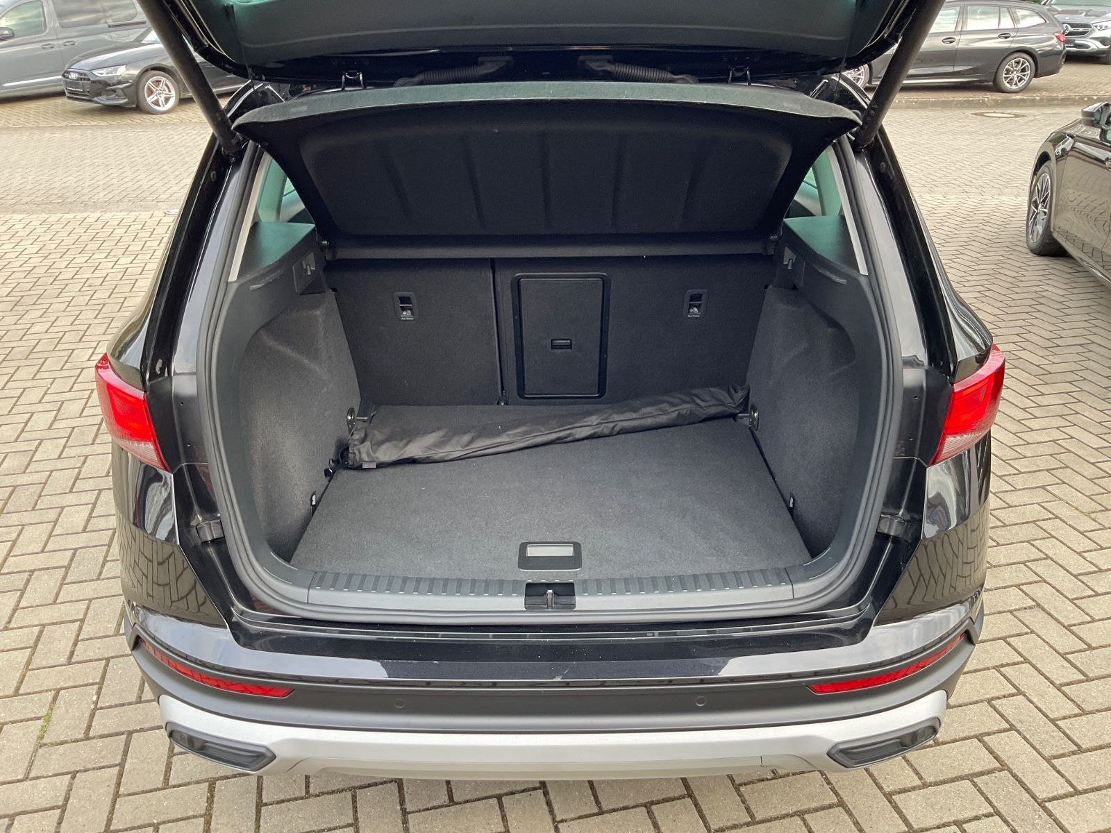 Fahrzeugabbildung SEAT Ateca 1.5 TSI Xperience DSG,Kamera,Navi,LED