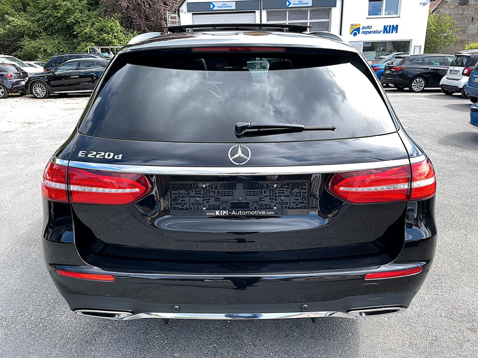 Mercedes-Benz E 220 d/AMG/PANORAMA/HEAD-UP/WEIDSCREEN/BURMESTE