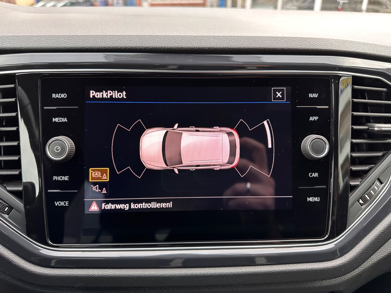 Fahrzeugabbildung Volkswagen T-Roc Sport 2.0 TSI 4Motion DSG LED/ACC/PDC/SHZ