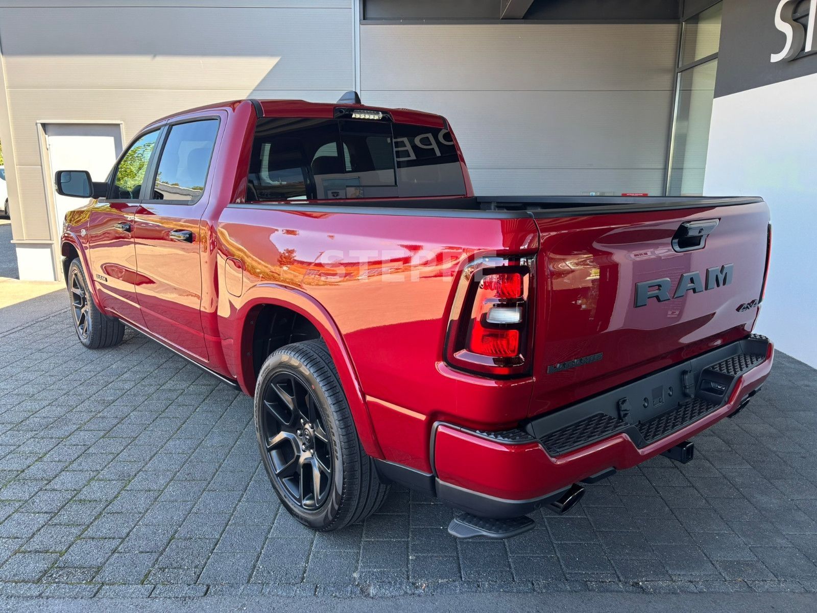 Dodge 2026 RAM 1500 5,7LV8 Night Safety Tech. AHK 22"
