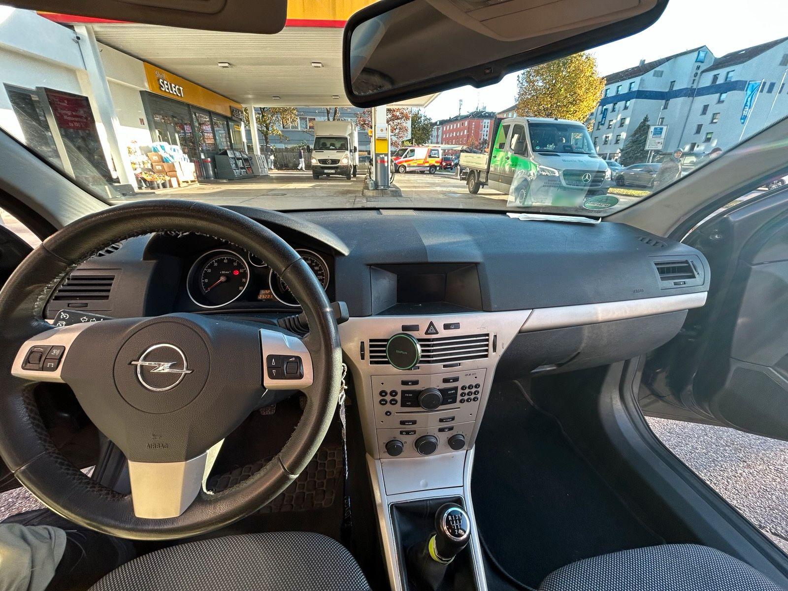 Opel Astra 2008 — photo 12