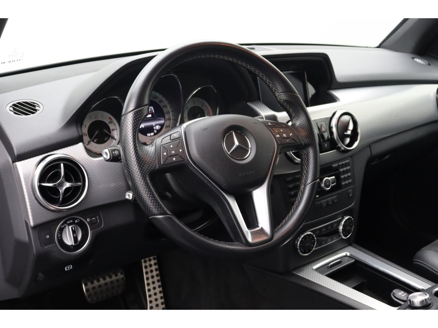 Fahrzeugabbildung Mercedes-Benz GLK 220 CDI BlueEfficiency ACC Navi AHK