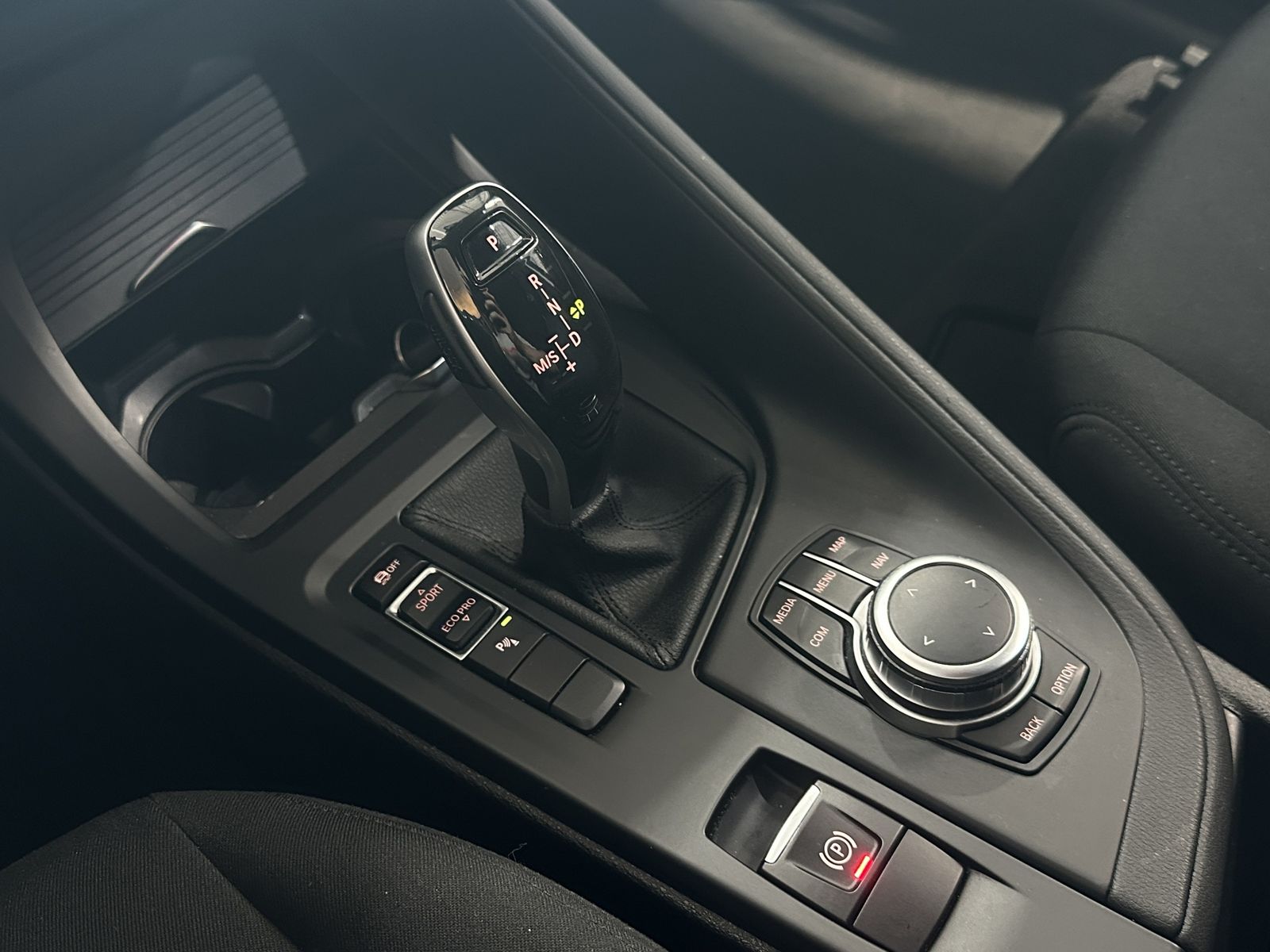 BMW X1 18d Advantage sDrive Navi R.Cam AHK LED SHZ foto 19