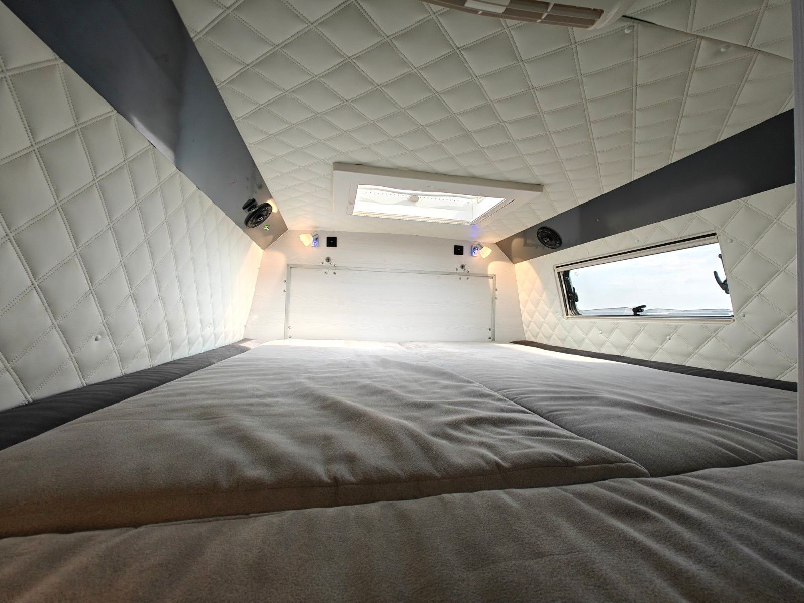 Fahrzeugabbildung Andere VR Motorhomes Pitanti 747 - Motorrad Transport -