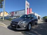 Ford Focus 1.6 Lim. Titanium Navi FINANZIERUNG - Ford Focus aus 2011: Limousine
