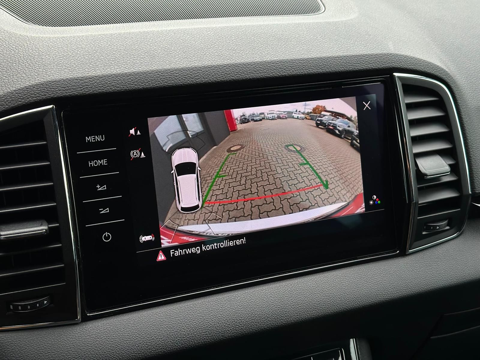 SKODA Karoq 2.0TSI SPORTLINE 4x4* LED#AHK#PANO#SH#KEYL - Image 21