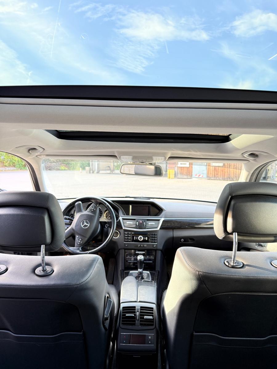 Mercedes-Benz E200 2011 — photo 10