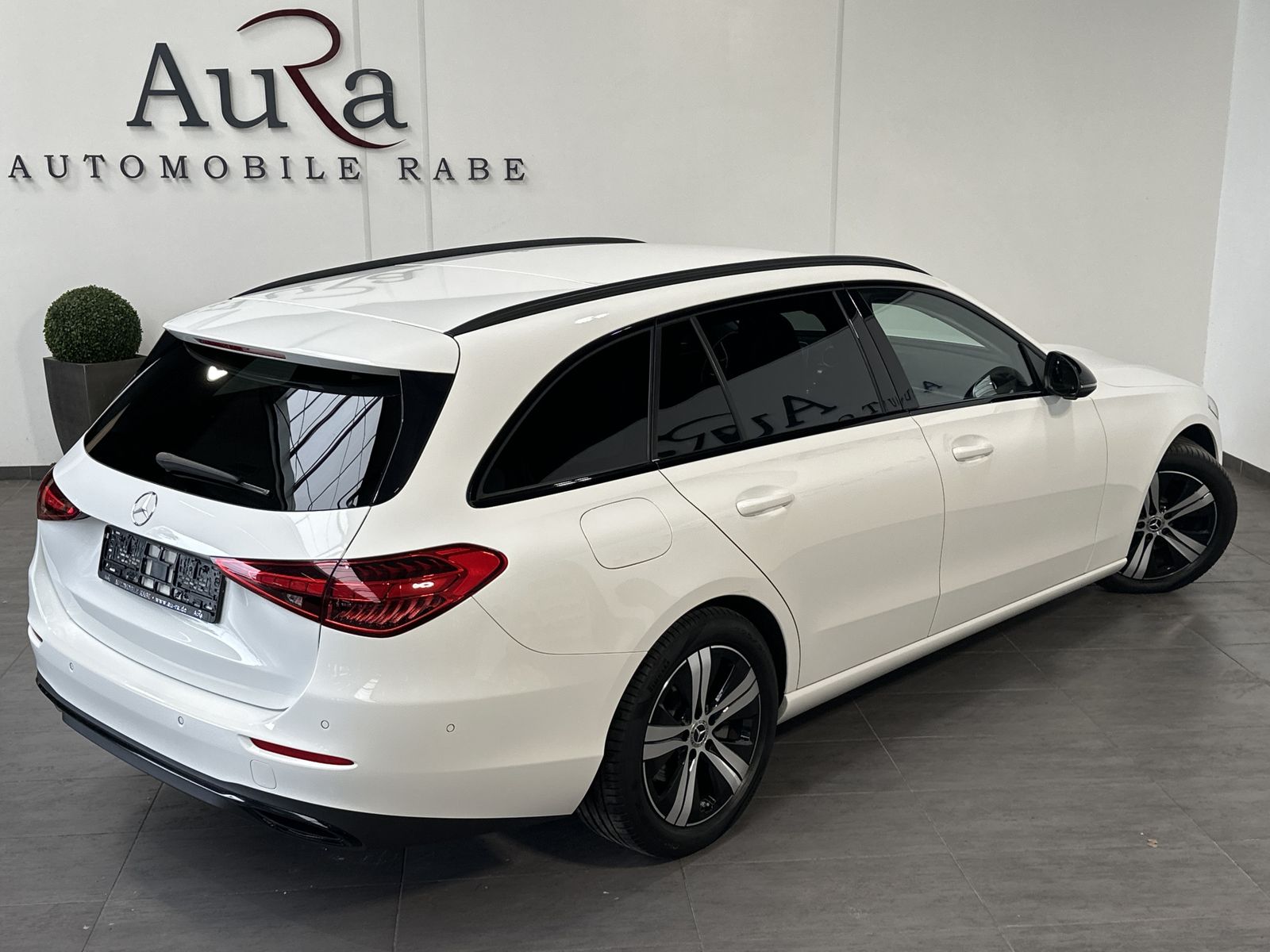Fahrzeugabbildung Mercedes-Benz C 200d T Avantgarde NAV+LED+ACC+DISTRONIC+VCOCK