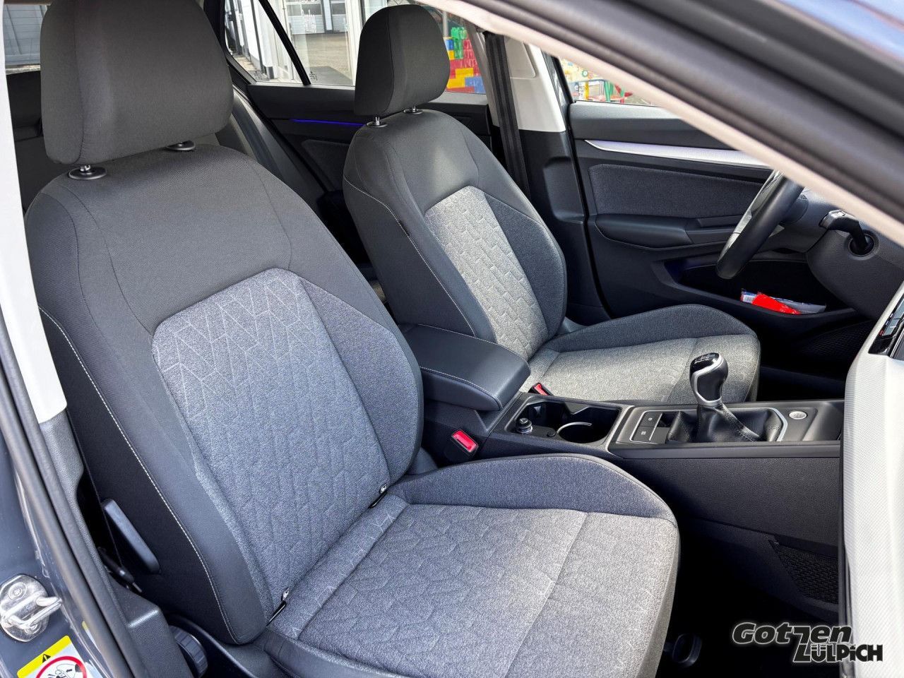 Fahrzeugabbildung Volkswagen Golf VIII Move1,5TSI Navi ACC Light Assis LED