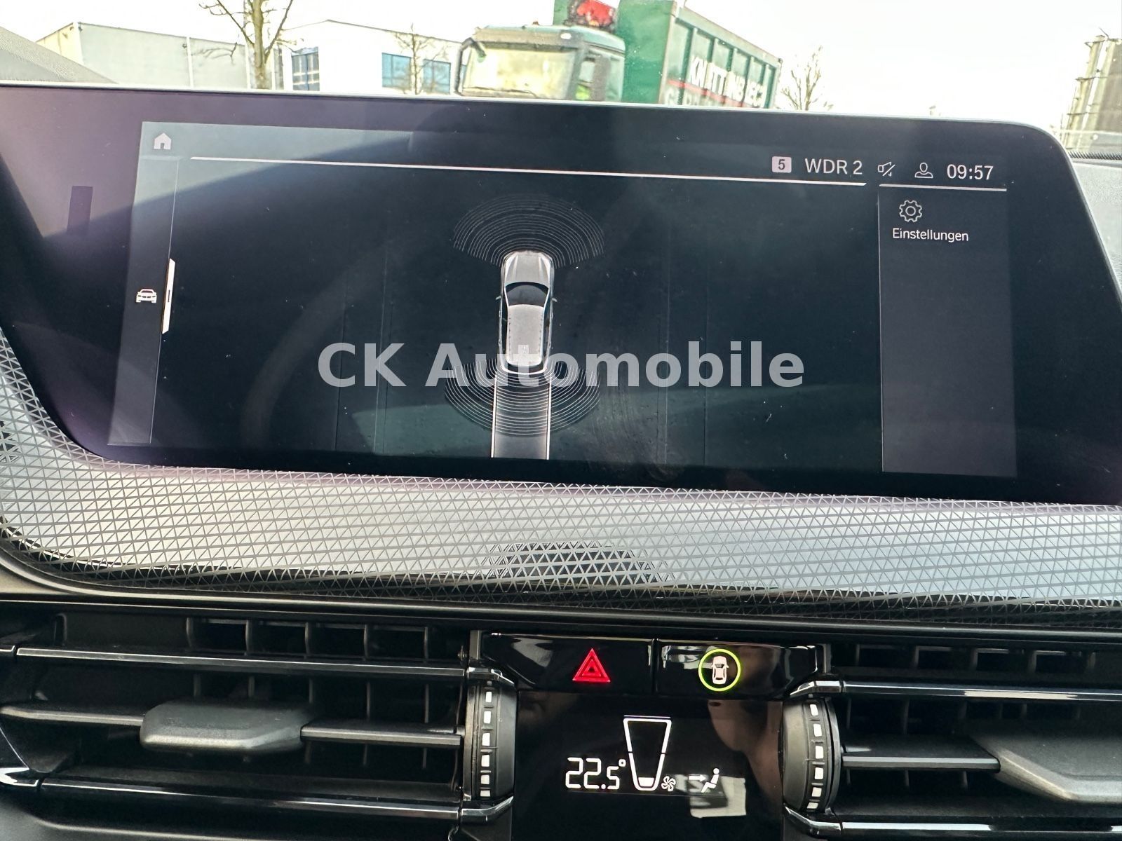 Fahrzeugabbildung BMW 118d Sport-Line/Shadow-Line/Navi/Pano/LED/PDC