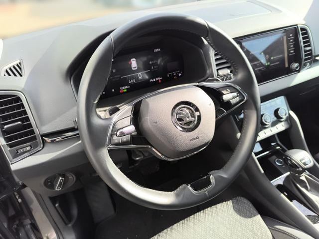Fahrzeugabbildung SKODA Karoq 1.5 TSI DSG Style 1.HAND AHK NAVI 4xSHZ LE