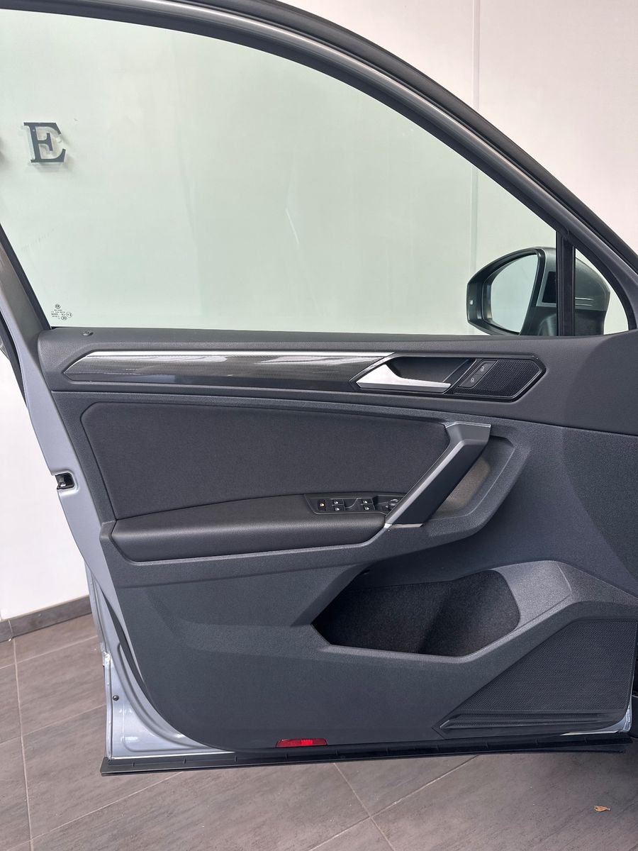 Fahrzeugabbildung Volkswagen Tiguan 1.4 TSI DSG 4M NAV+LED+SHZ+HUD+ACC+AHK