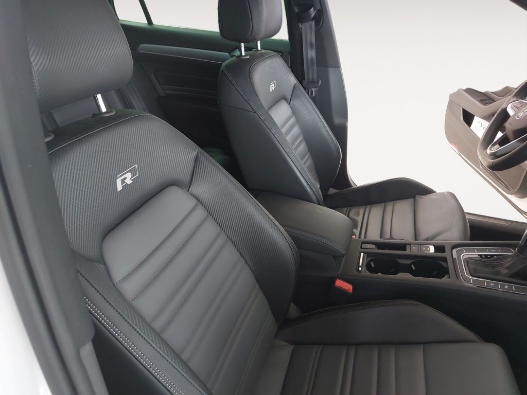 Fahrzeugabbildung Volkswagen Passat Variant 2.0 TDI DSG 4Motion Elegance R-Li