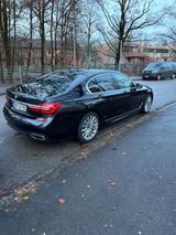 BMW 730d xDrive M/// VOLL EINPARKSCHLÜSSEL - BMW 7er Reihe Gebrauchtwagen in München
