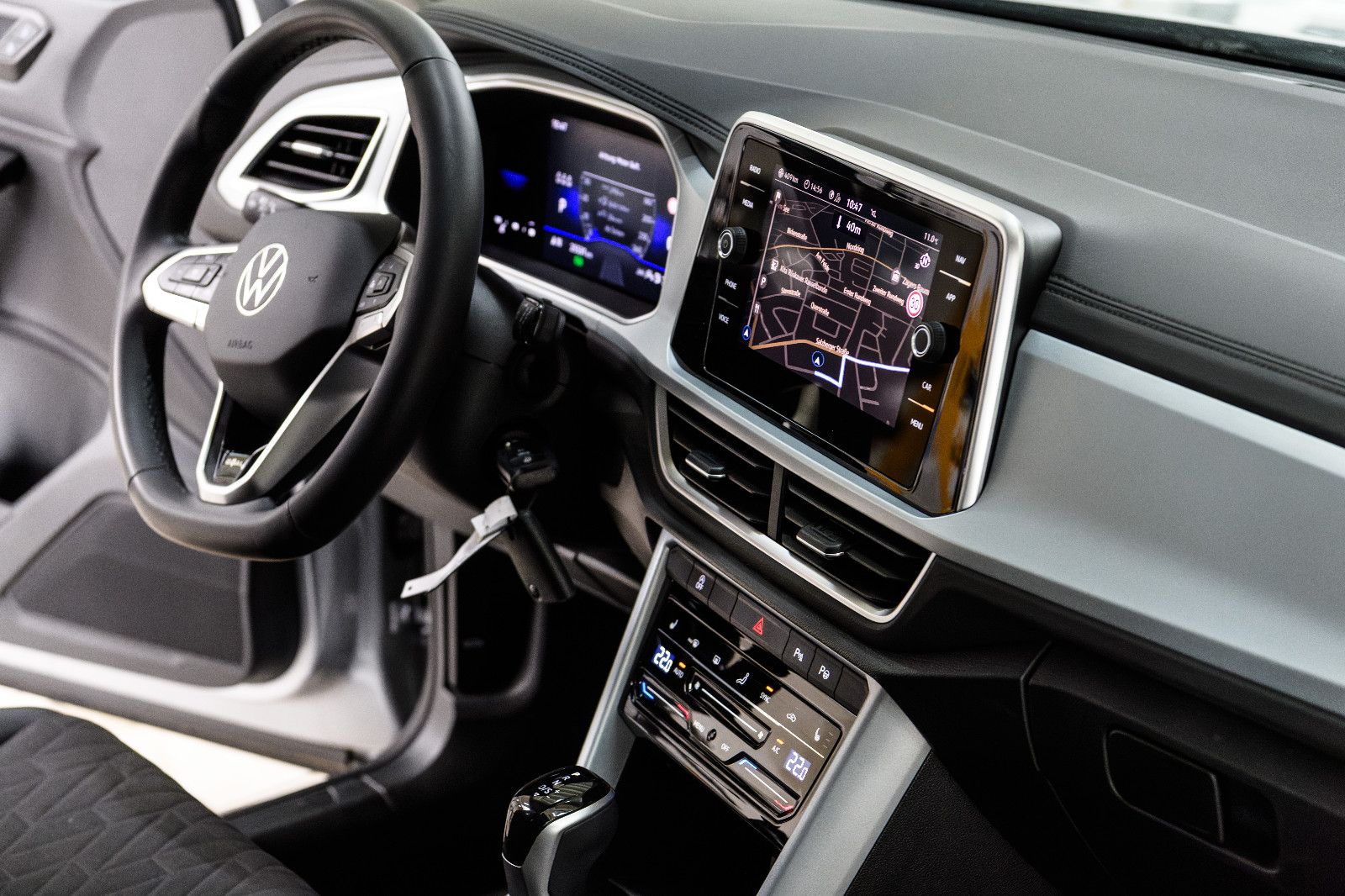 Fahrzeugabbildung Volkswagen T-Roc Goal+LED+AHK+GJR+NAVI+SHZ+AHK+ACC+