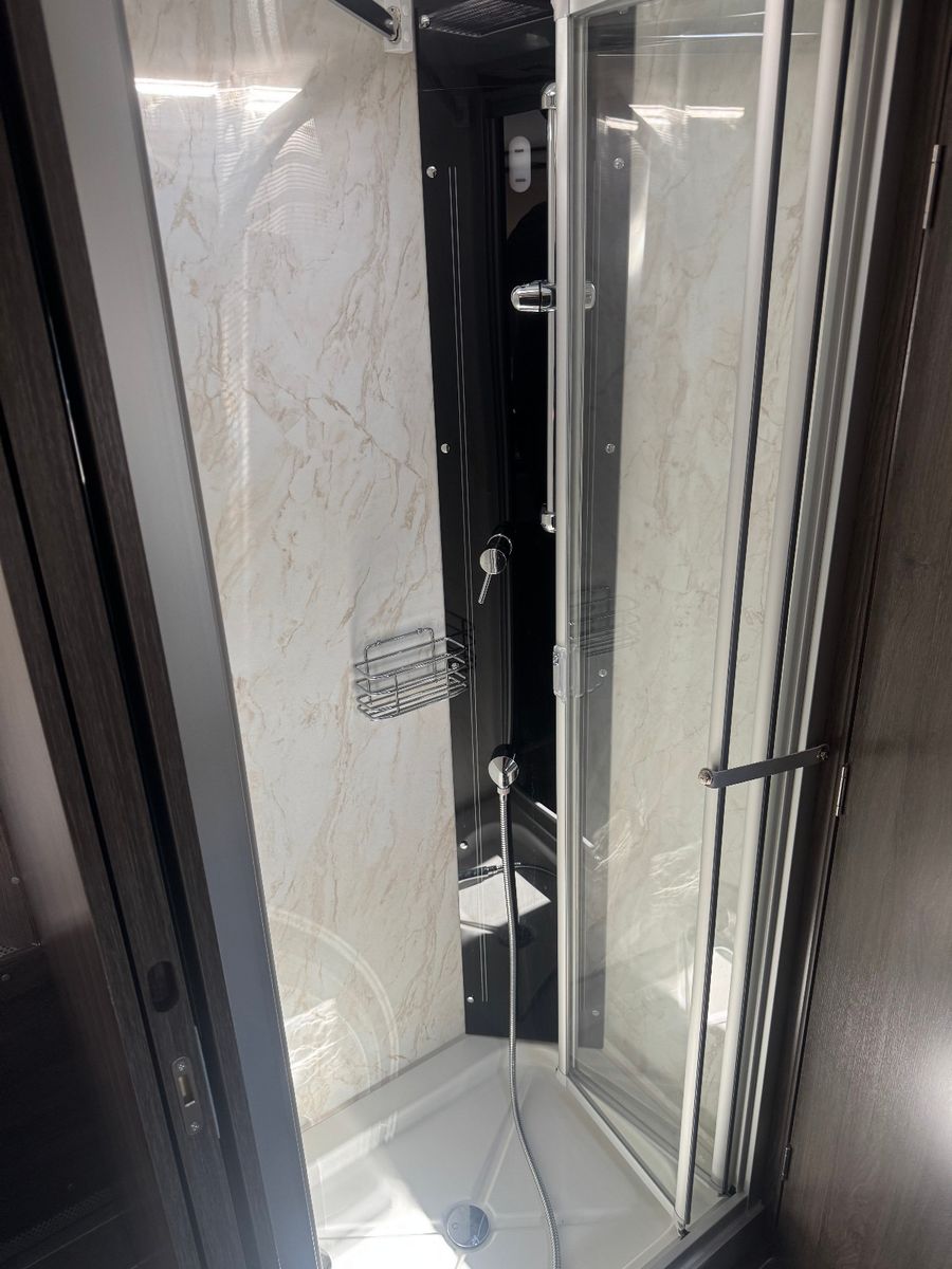 Fahrzeugabbildung Phoenix Top-Alkoven 8800 GSX Modell 2025