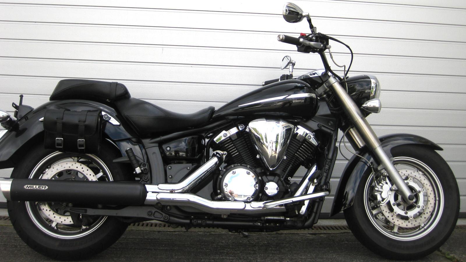 Yamaha XVS 1300 A classic, Midnight Star, Miller Ausp.