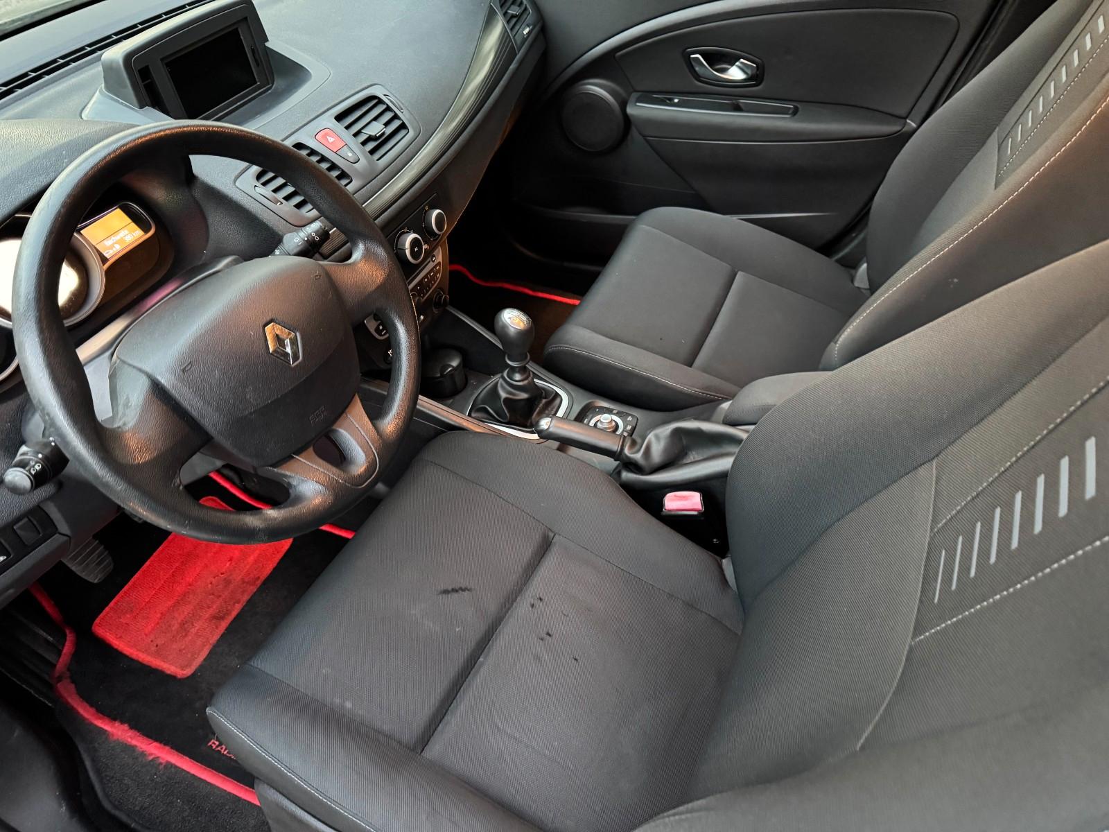 Renault Megane 2011 — photo 25