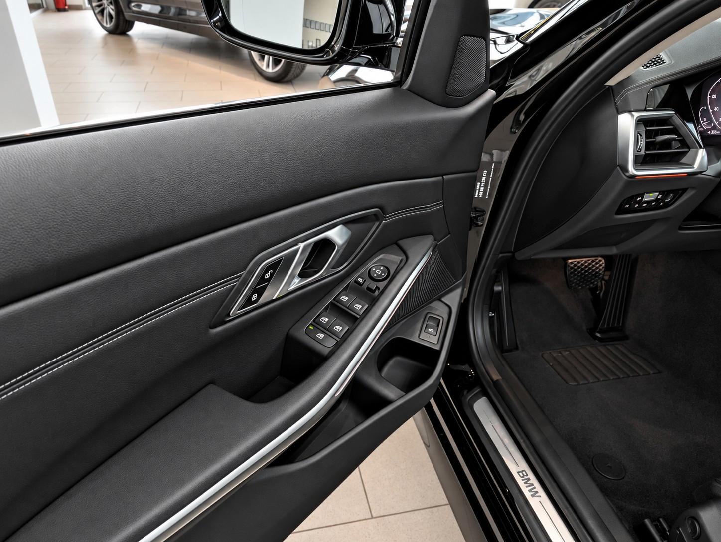 BMW 330d xDrive SAG LUXURY LEDER VIRTUAL  PANO LED