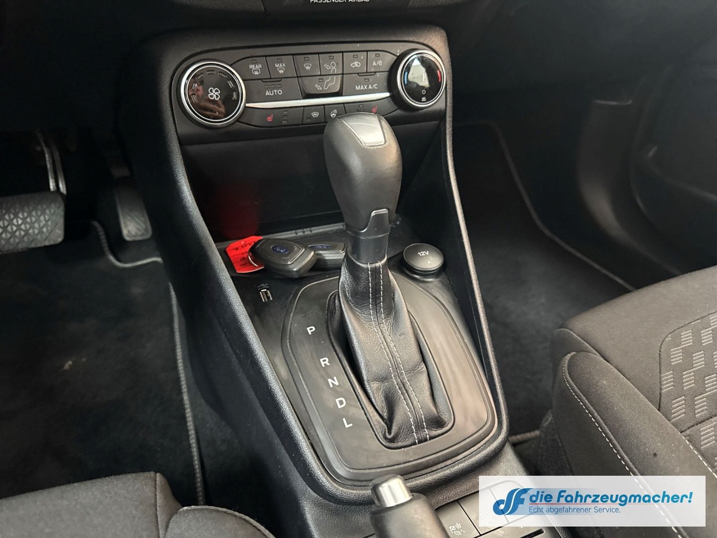 Fahrzeugabbildung Ford Fiesta Titanium Navi LED Blendfreies Fernl. Kurv