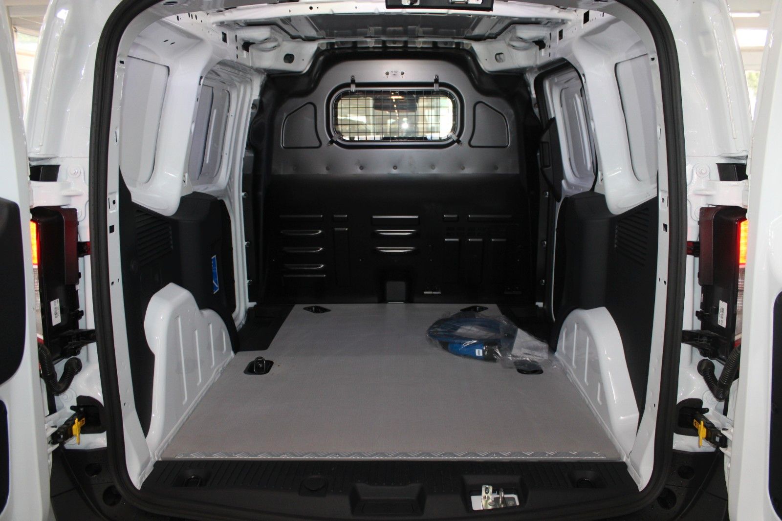 Fahrzeugabbildung Ford Transit Courier BEV TREND Klima Winter Fahrerass
