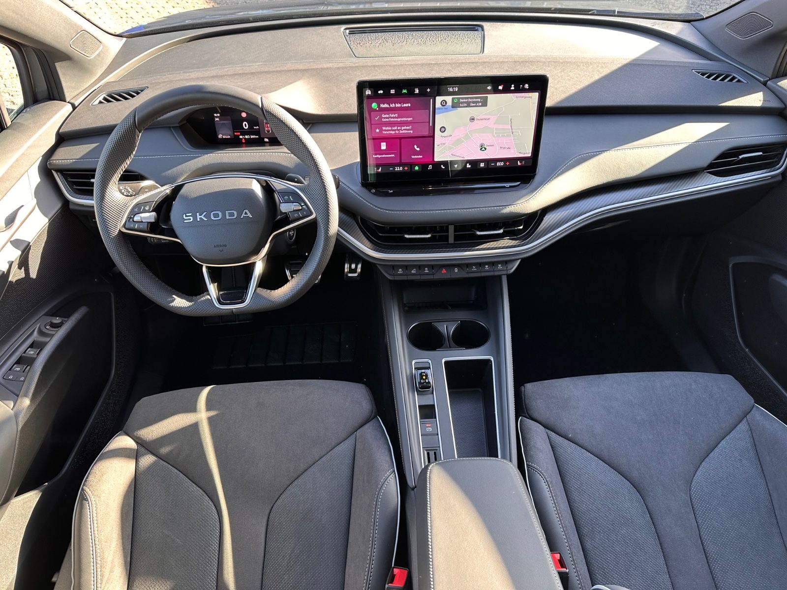 Fahrzeugabbildung SKODA Enyaq Coupé 85 Sportline Pano/Matrix/ACC/APP/21"