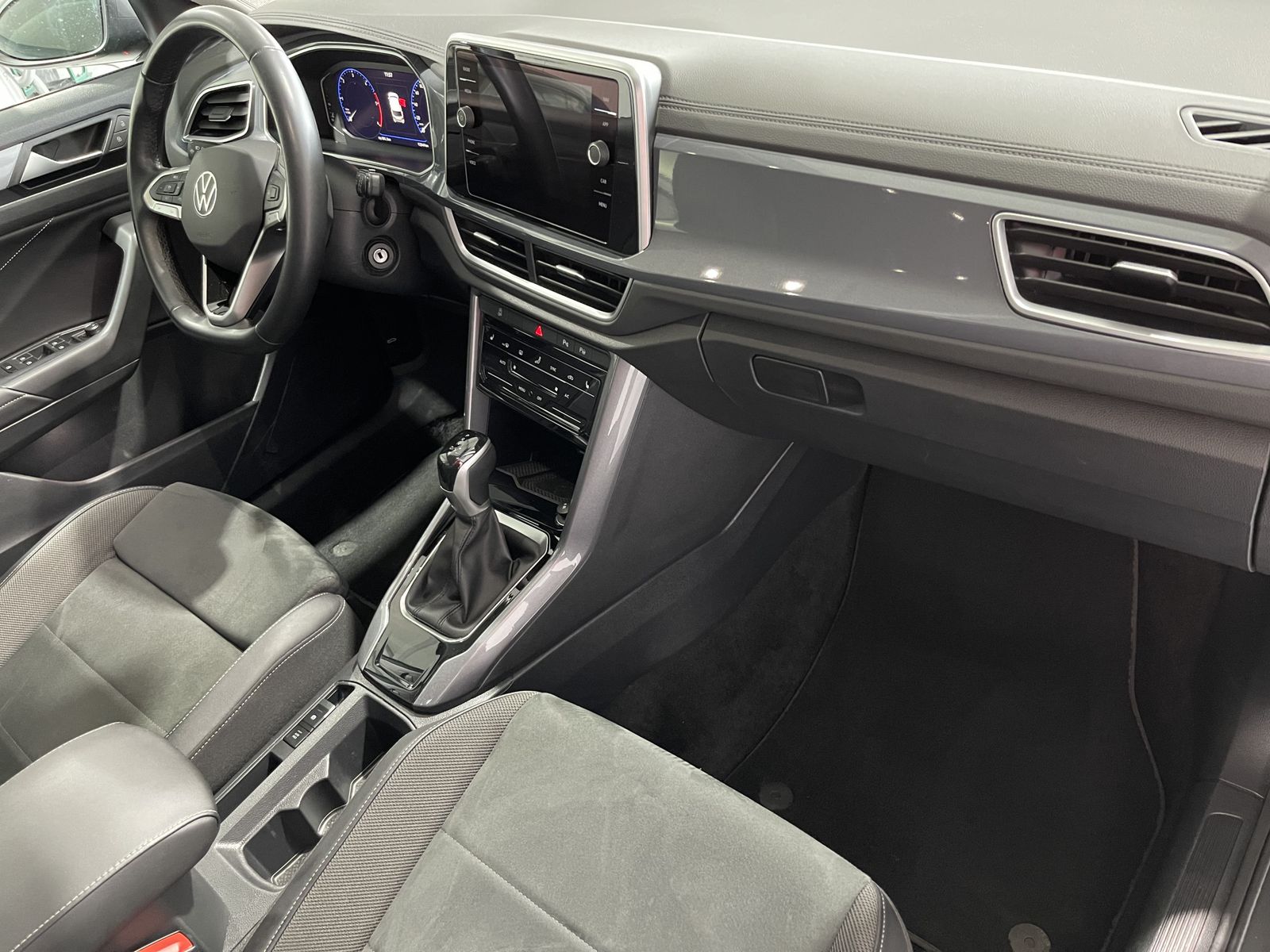 Fahrzeugabbildung Volkswagen T-Roc Style 2.0 TDI*LED*Cam*IQ.DRIVE*Navi*