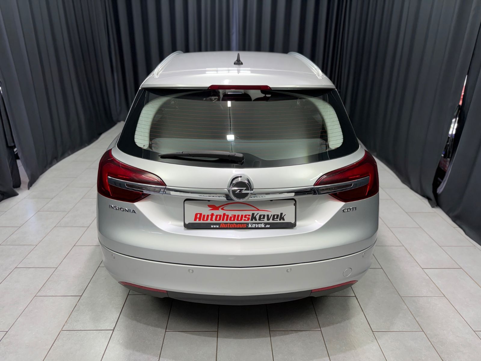 Fahrzeugabbildung Opel Insignia Sports Tourer Innovation|AUTOMATIK|RFK