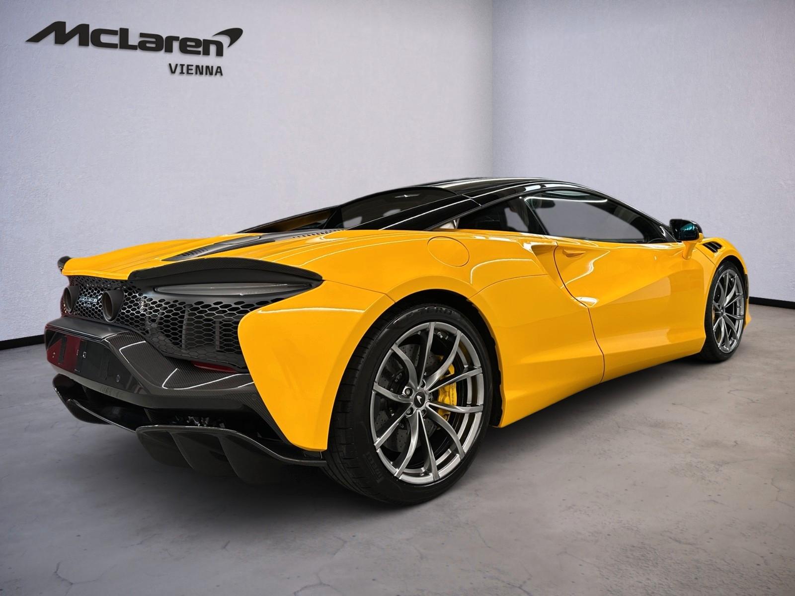 McLaren Artura / MSO Volcano Yellow / Full Carbon Fibre