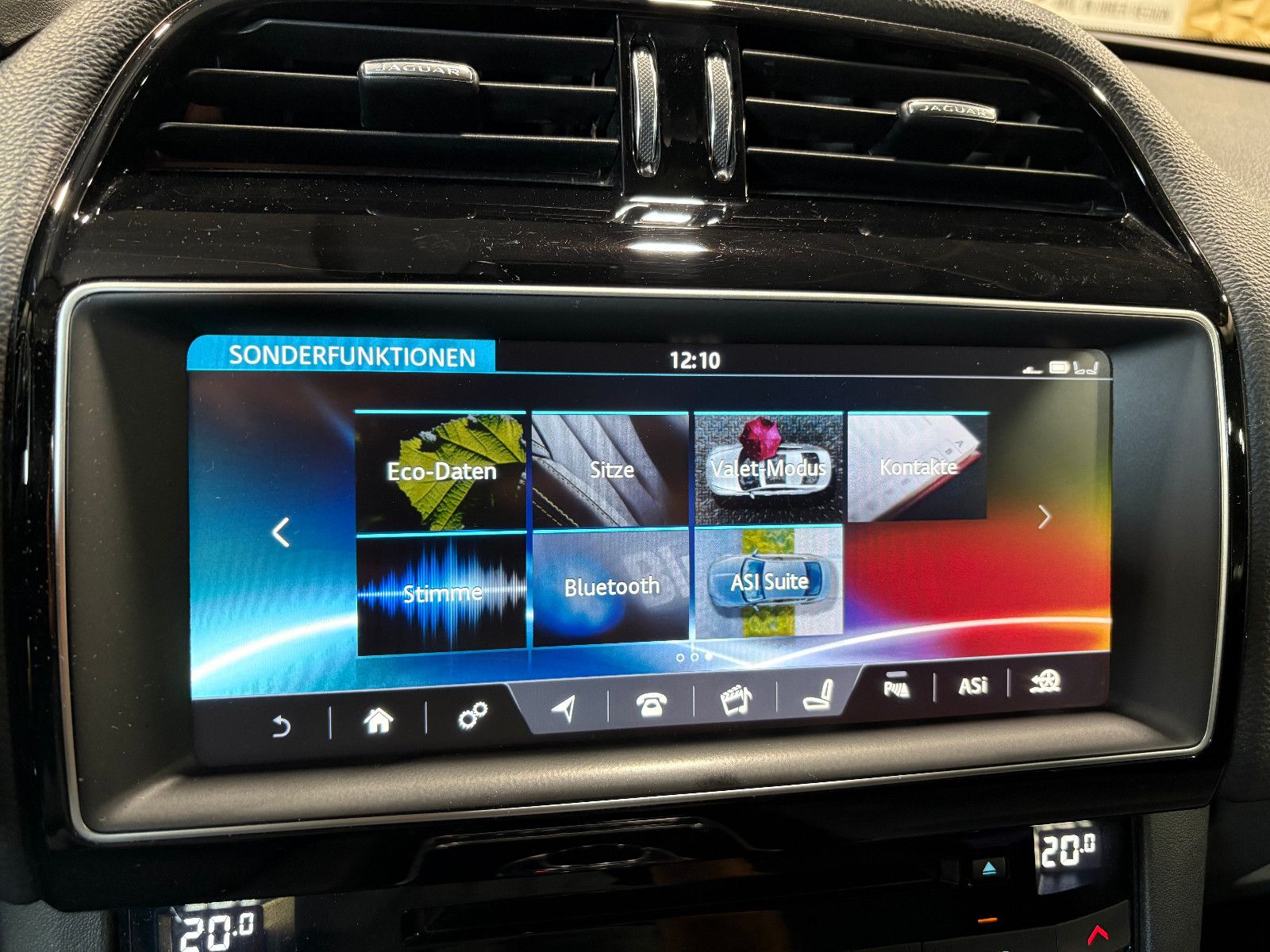 Fahrzeugabbildung Jaguar F-PACE Pure AWD/HEAD-UP/NAVI/PDC/SOUNDSYSTEM