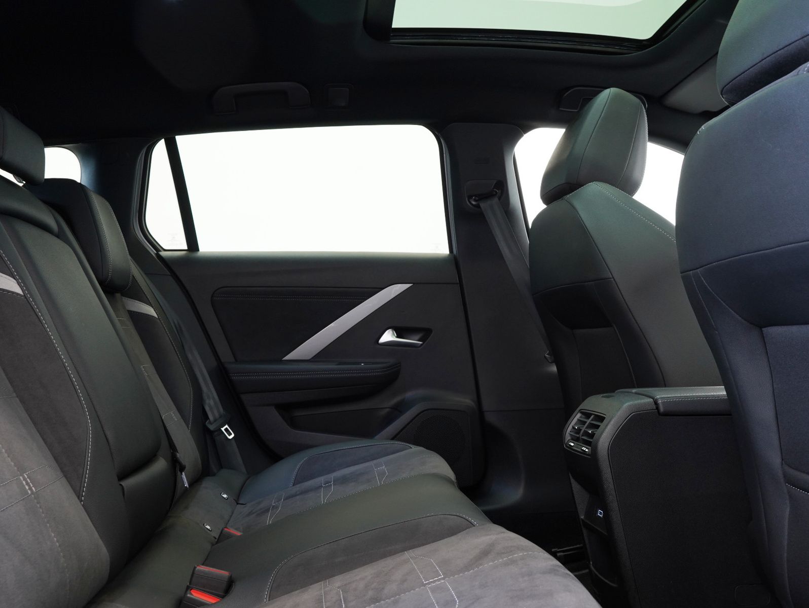 Fahrzeugabbildung Opel Astra L 1.5 Diesel Sports Tourer GS Line PANO