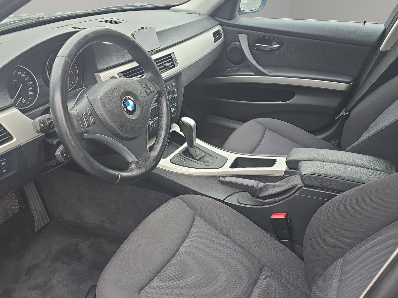Fahrzeugabbildung BMW 325 DIESEL + NAVIGATION + TEMPOMAT + SITZHEIZUNG