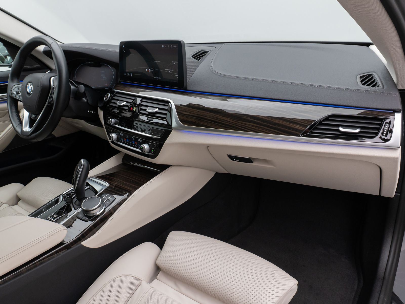 Fahrzeugabbildung BMW 530i Luxury Line Kamera Laser HUD DAB H/K SoftCL