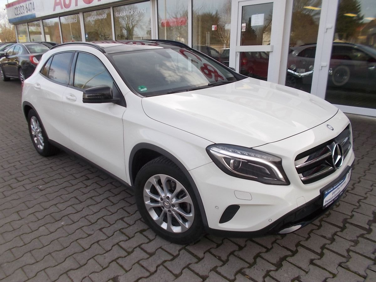 MERCEDES-BENZ GLA 200 Navi Rückfahrkamera uvm.