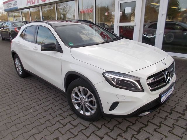 MERCEDES-BENZ GLA 200 Navi Rückfahrkamera uvm.