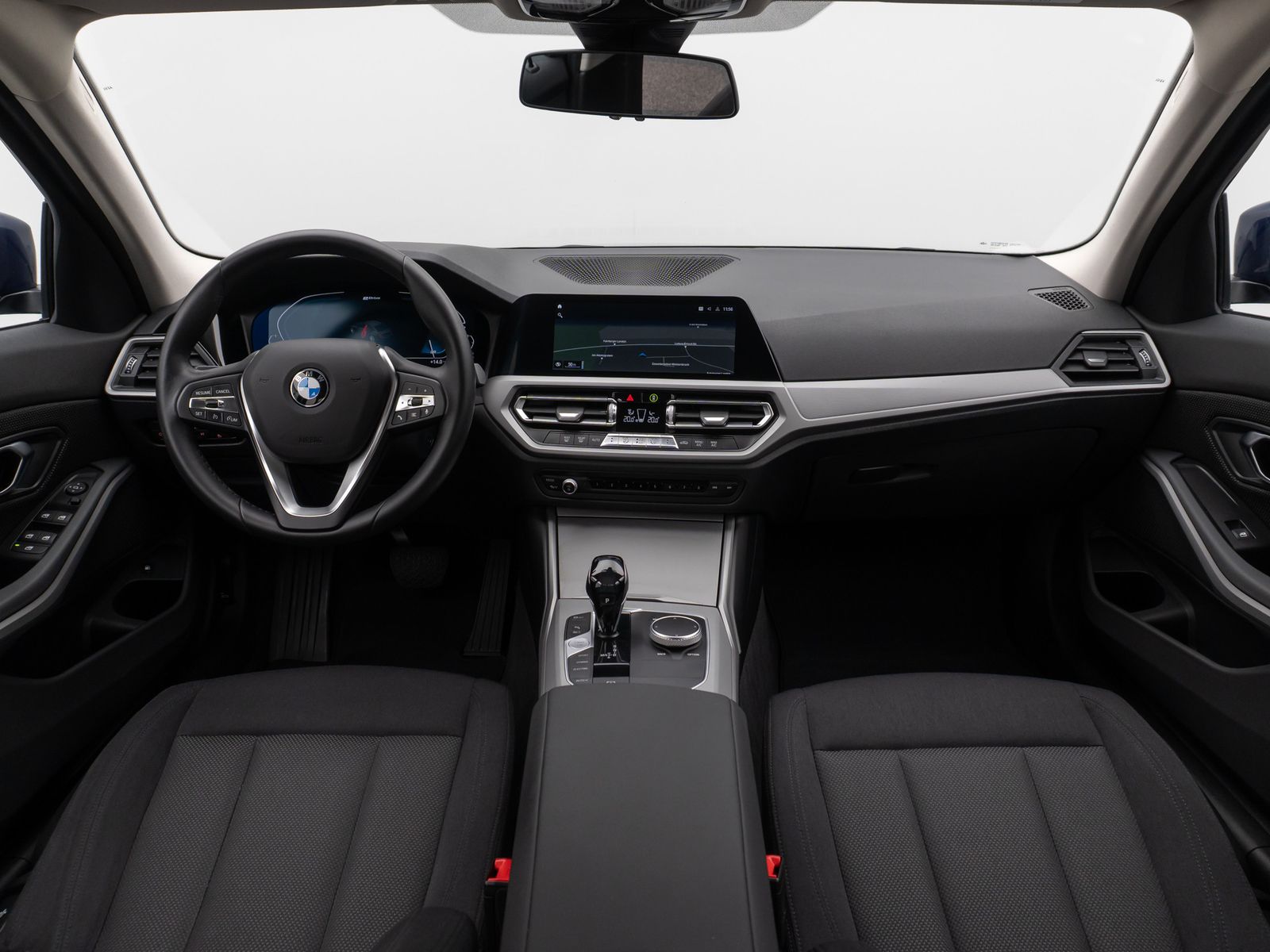 Fahrzeugabbildung BMW 330e CockPitPr Navi PDC Alarm Geschwindigkeitsre