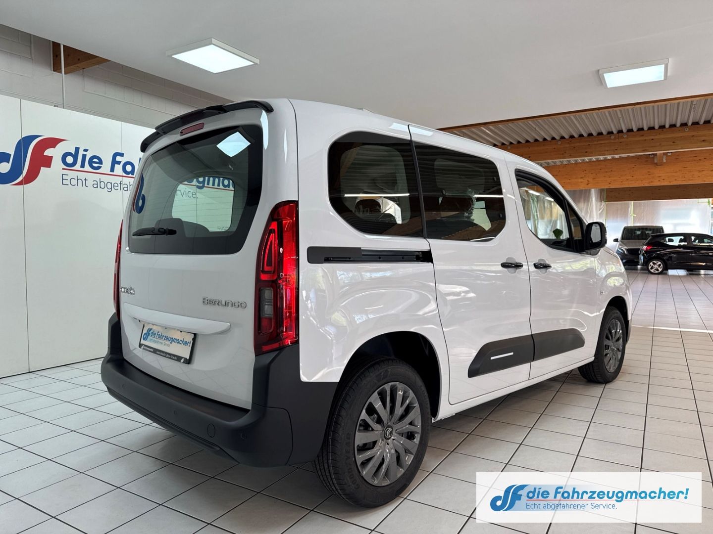 Fahrzeugabbildung Citroën Berlingo Plus M Digitales Cockpit LED Apple CarP