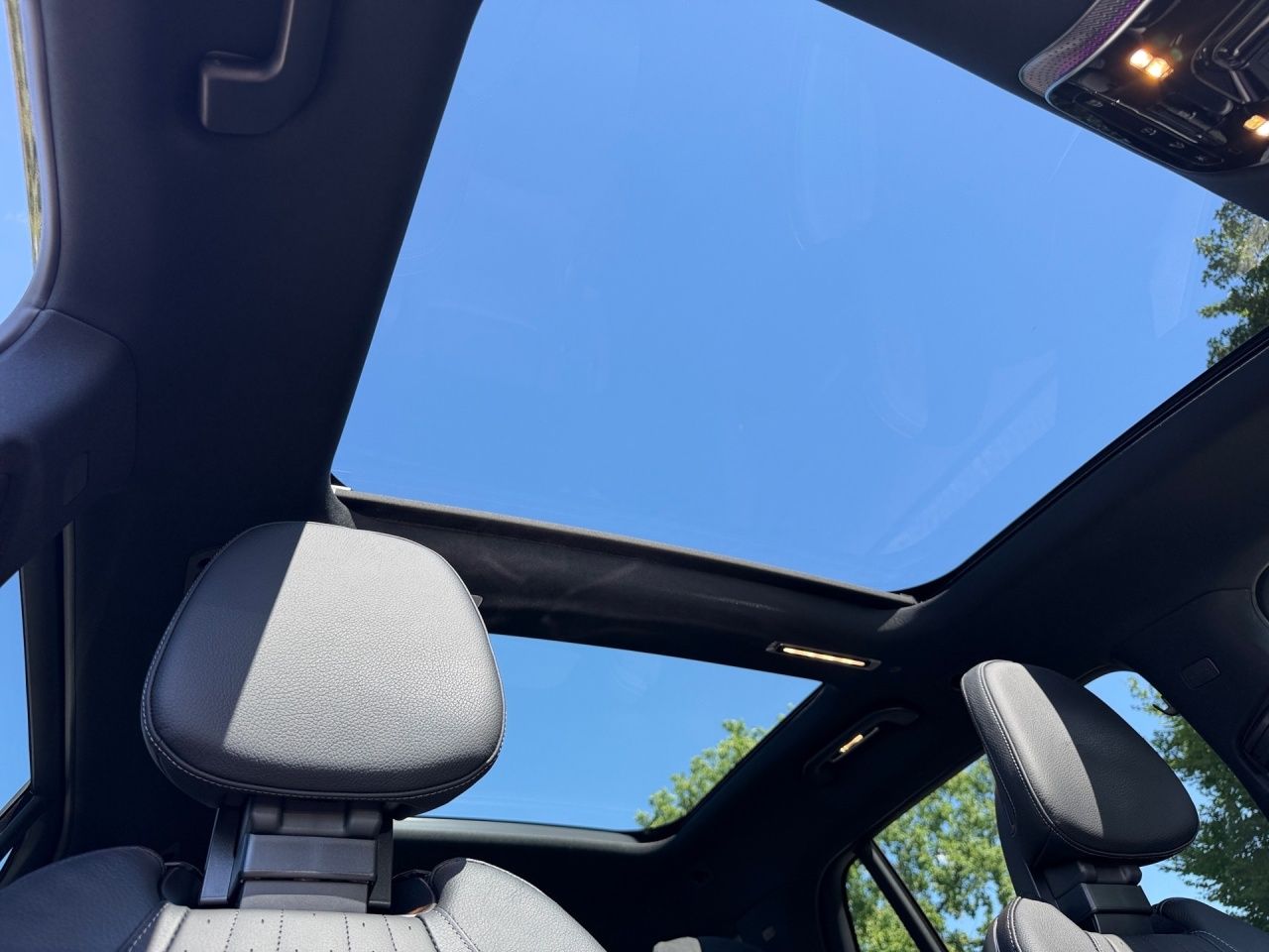 Fahrzeugabbildung Mercedes-Benz EQS 450 4M SUV AMG AHK Airmatic Pano 7-Sitzer