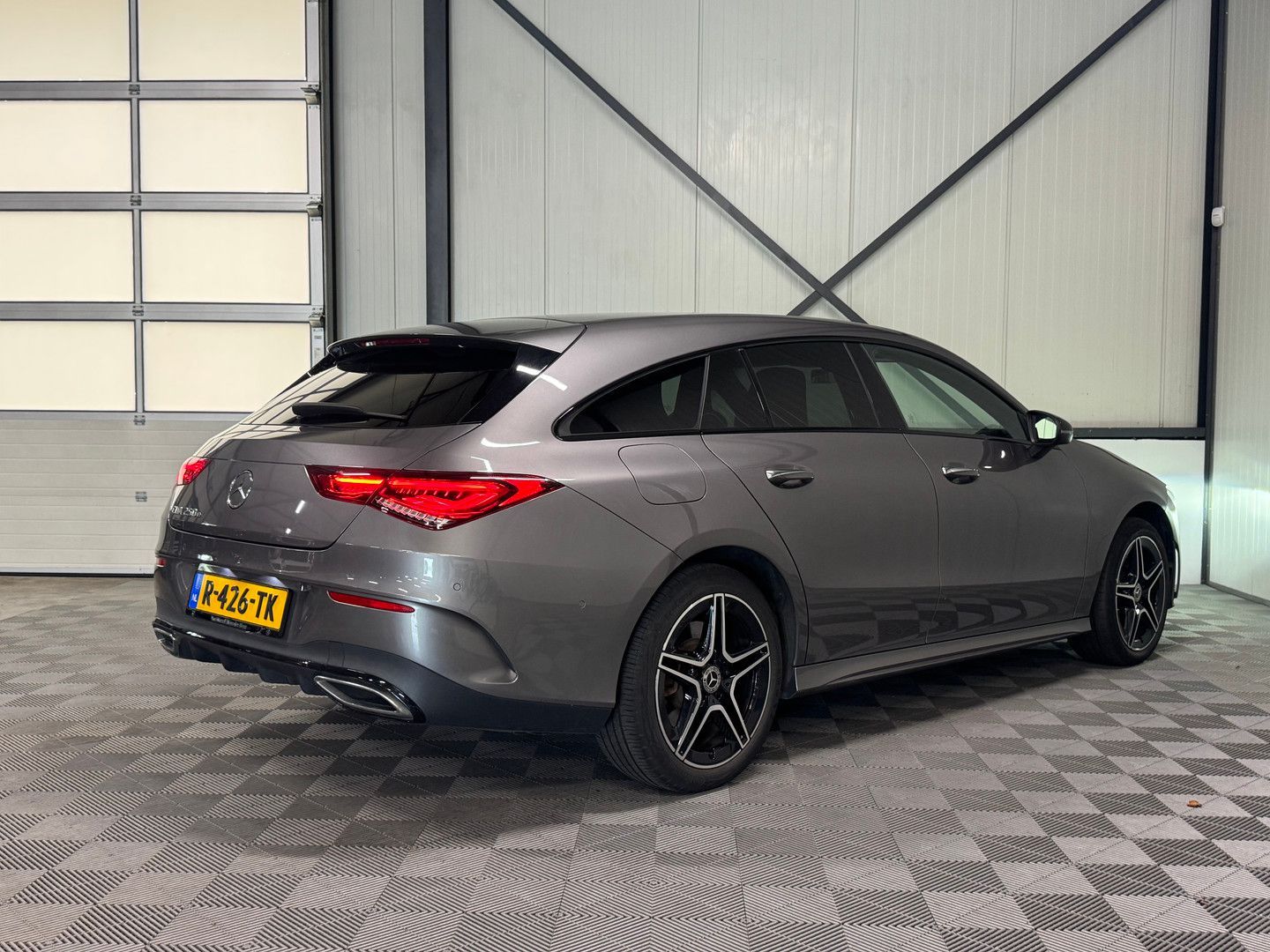 Mercedes-Benz CLA 250 Shooting Brake e AMG Line | Night Pack | imagem 2