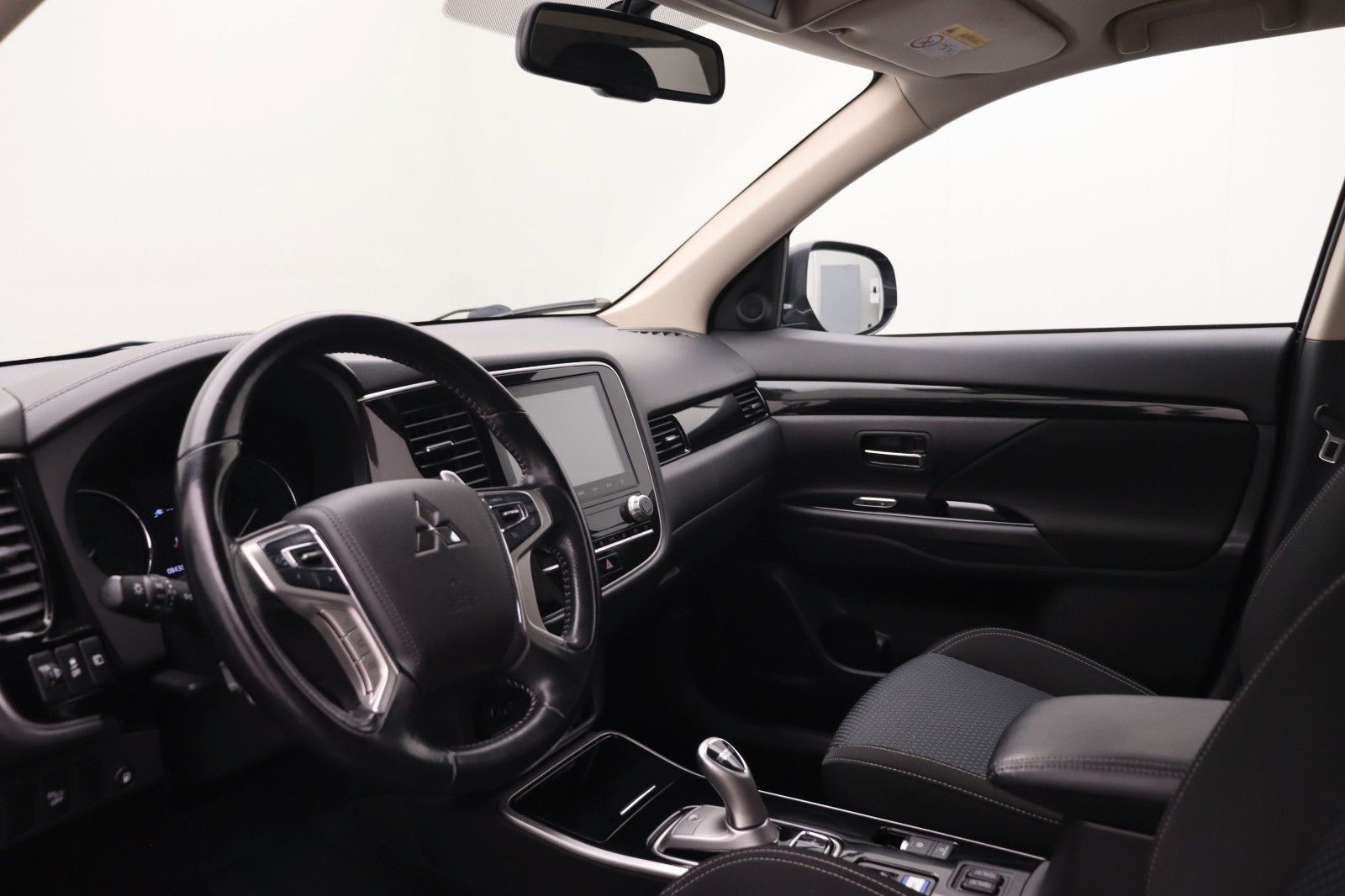 Fahrzeugabbildung Mitsubishi Outlander PHEV 2.4 Basis 4WD