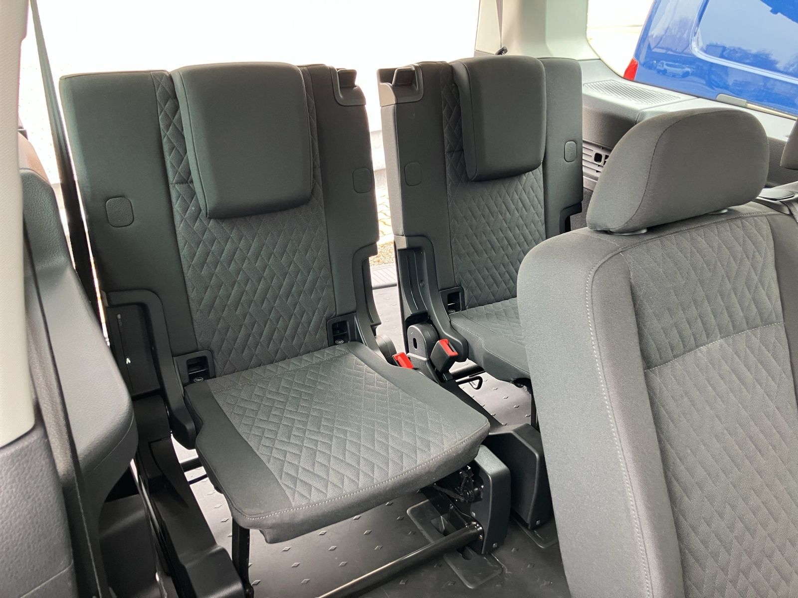 Fahrzeugabbildung Volkswagen Caddy TDI Life Maxi LED Klima SHZ PDC DAB+