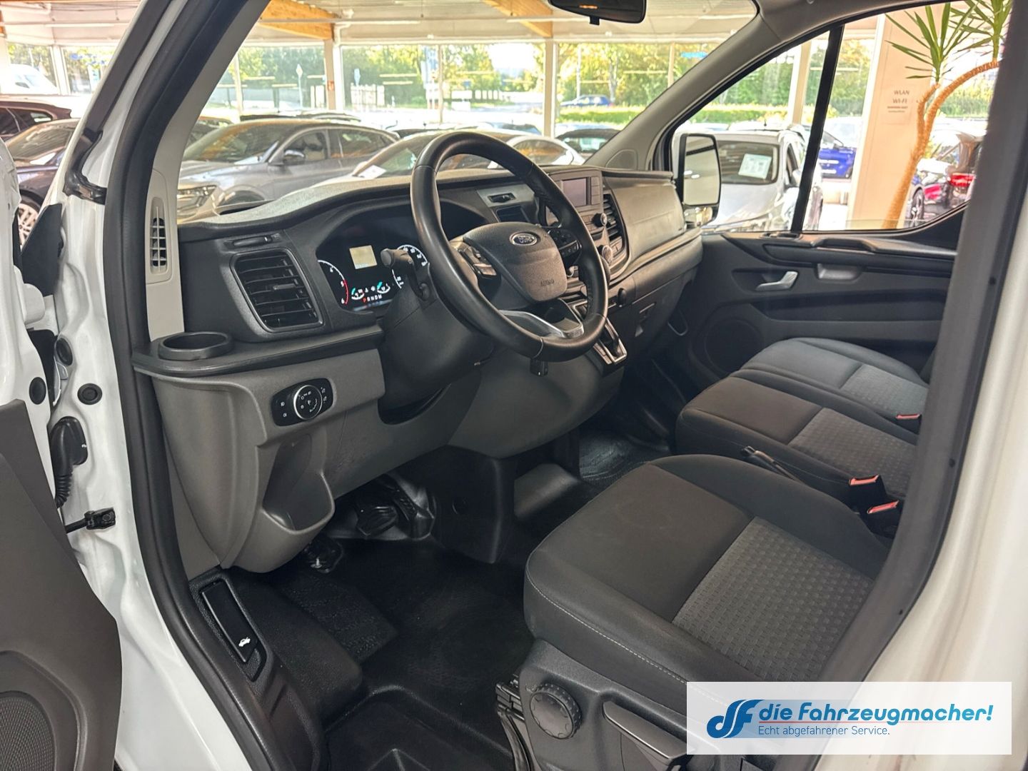 Fahrzeugabbildung Ford Transit Custom Tourneo 320 L1 Trend 2.0 TDCi EU6